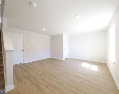 23 E Clementon Road - Photo Thumbnail 11