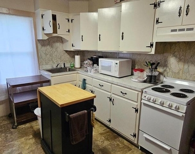 1024 N Pearl Street - Photo Thumbnail 5