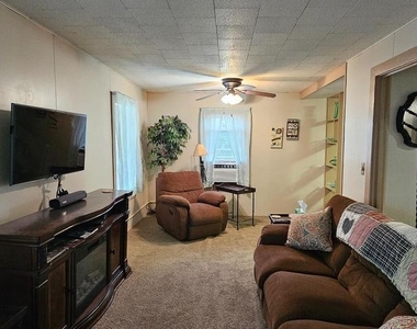 1024 N Pearl Street - Photo Thumbnail 3