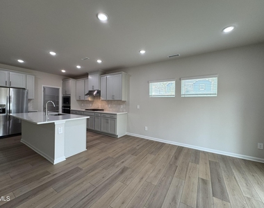 101 Klamath Drive - Photo Thumbnail 15