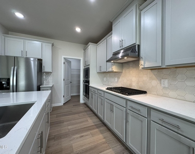 101 Klamath Drive - Photo Thumbnail 5