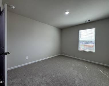 101 Klamath Drive - Photo Thumbnail 25
