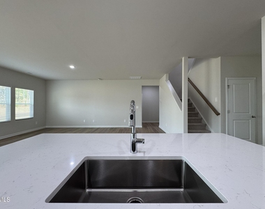 101 Klamath Drive - Photo Thumbnail 9