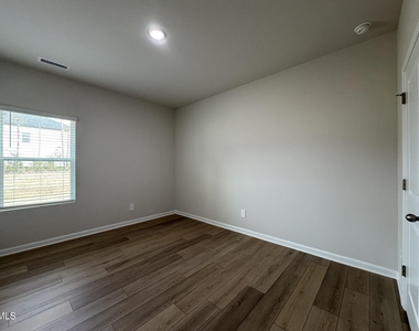 101 Klamath Drive - Photo Thumbnail 14