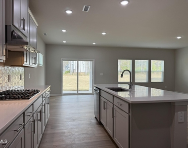101 Klamath Drive - Photo Thumbnail 8