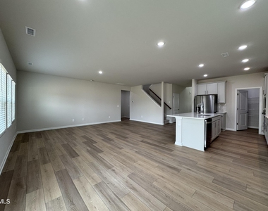 101 Klamath Drive - Photo Thumbnail 11