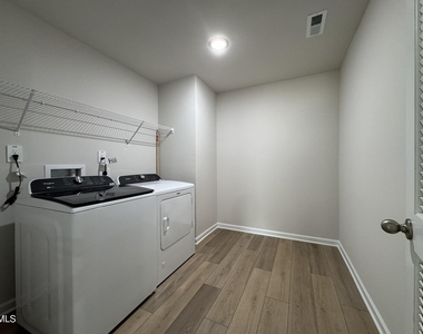 101 Klamath Drive - Photo Thumbnail 17