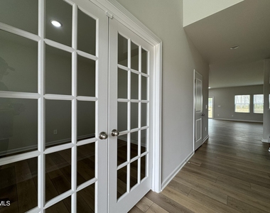 101 Klamath Drive - Photo Thumbnail 3