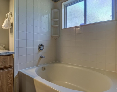 6020 Winterpointe Lane - Photo Thumbnail 27