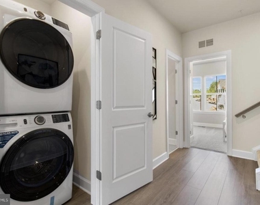 3427 Whippett Way Way - Photo Thumbnail 10