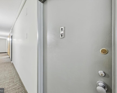 4242 East-west Highway - Photo Thumbnail 7