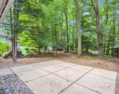 8206 Stone Trail Drive - Photo Thumbnail 13