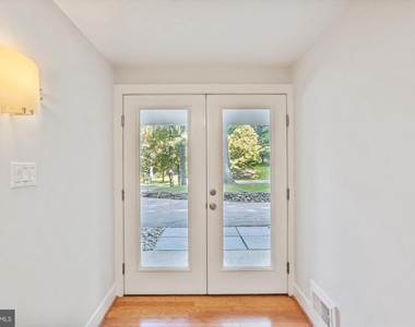 8206 Stone Trail Drive - Photo Thumbnail 2