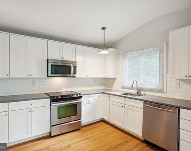 8206 Stone Trail Drive - Photo Thumbnail 6