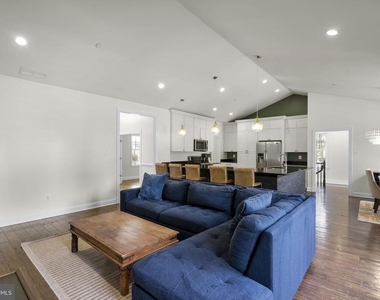 17601 Crystal Spring Terrace - Photo Thumbnail 6