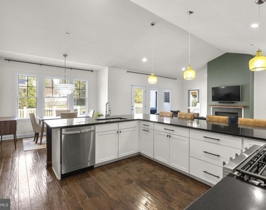17601 Crystal Spring Terrace - Photo Thumbnail 11