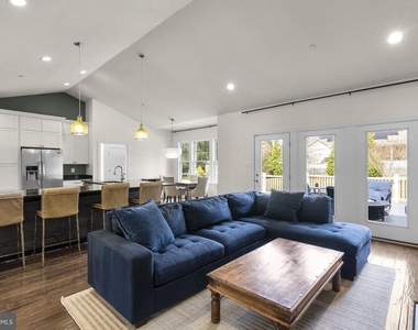 17601 Crystal Spring Terrace - Photo Thumbnail 7
