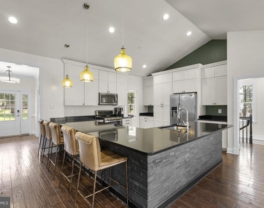 17601 Crystal Spring Terrace - Photo Thumbnail 9
