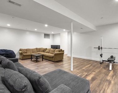 17601 Crystal Spring Terrace - Photo Thumbnail 31