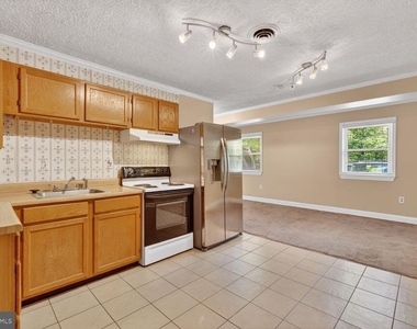 6013 Neilwood Drive - Photo Thumbnail 6