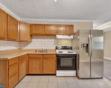 6013 Neilwood Drive - Photo Thumbnail 7