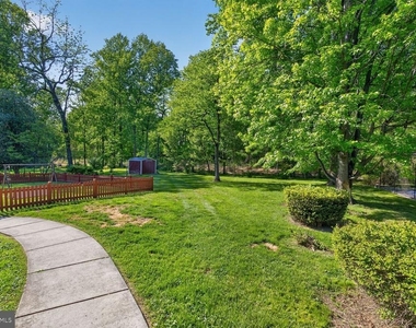 6013 Neilwood Drive - Photo Thumbnail 14