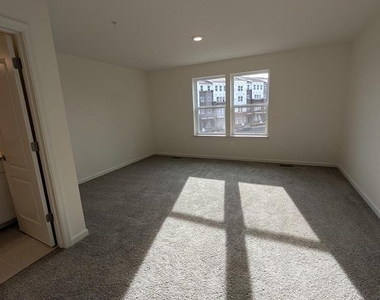 9926 Sir Barton Way Way - Photo Thumbnail 10