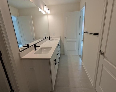 9926 Sir Barton Way Way - Photo Thumbnail 11