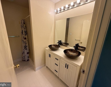 4711 Leyden Way - Photo Thumbnail 7