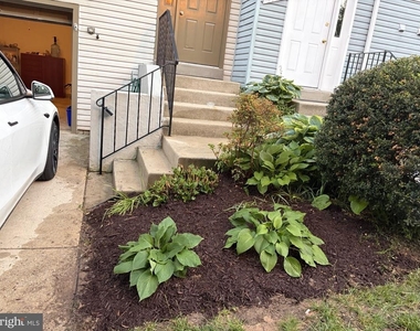 4711 Leyden Way - Photo Thumbnail 20