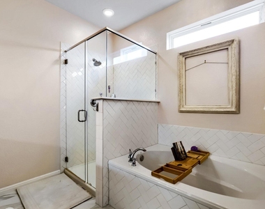 2432 Berryville Ln - Photo Thumbnail 16