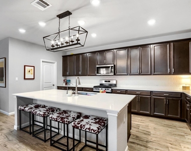 2432 Berryville Ln - Photo Thumbnail 7