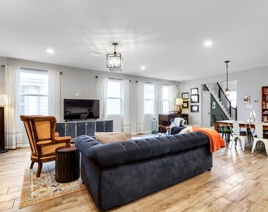 2432 Berryville Ln - Photo Thumbnail 4