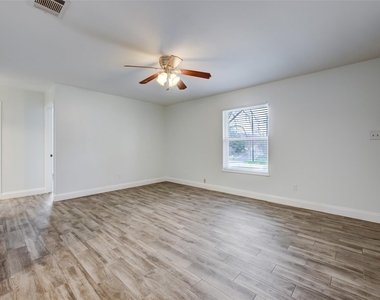 2701 St Edwards Cres - Photo Thumbnail 5