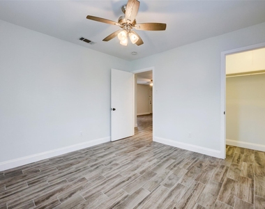 2701 St Edwards Cres - Photo Thumbnail 11