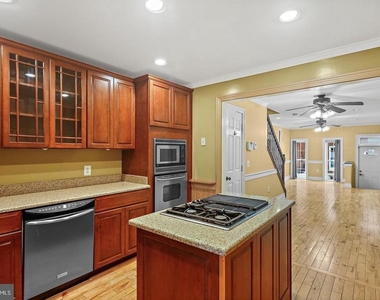 1723 Clarkson Street - Photo Thumbnail 7