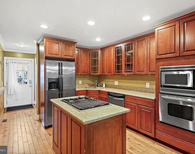 1723 Clarkson Street - Photo Thumbnail 6