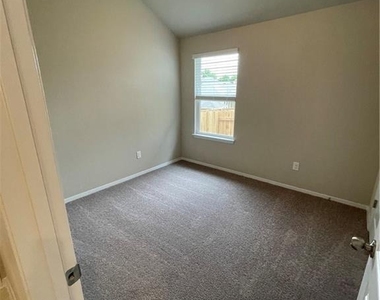 5604 Respinto Dr - Photo Thumbnail 3