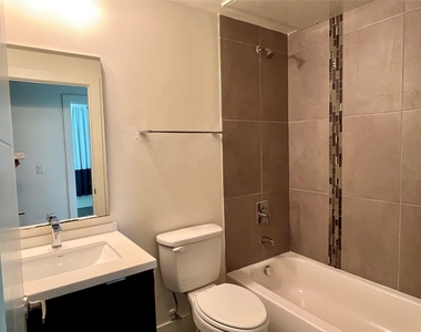 604 N Bluff Dr - Photo Thumbnail 12