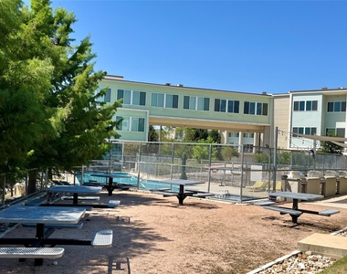 604 N Bluff Dr - Photo Thumbnail 5