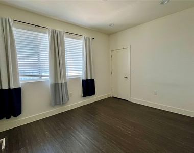 604 N Bluff Dr - Photo Thumbnail 17
