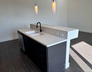 604 N Bluff Dr - Photo Thumbnail 9