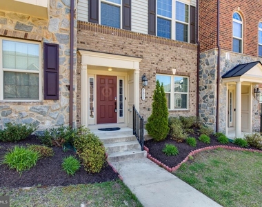 7311 Taylors Hill Lane - Photo Thumbnail 4