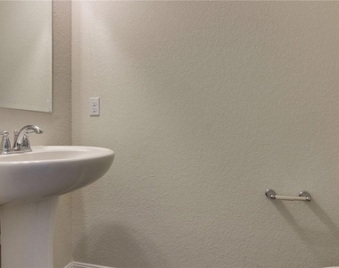 15912 Windroot St - Photo Thumbnail 5