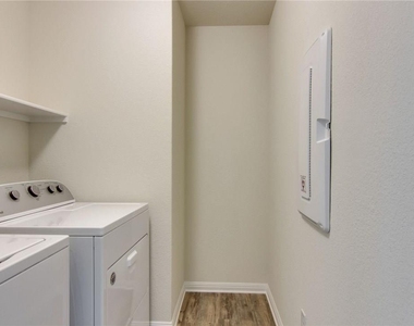 15912 Windroot St - Photo Thumbnail 26