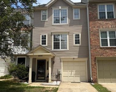 2251 Commissary Circle - Photo Thumbnail 7