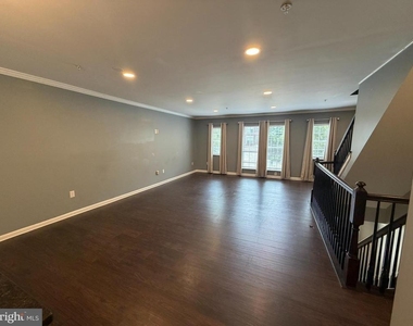 2251 Commissary Circle - Photo Thumbnail 11