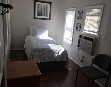 302 W 23rd Street - Photo Thumbnail 8
