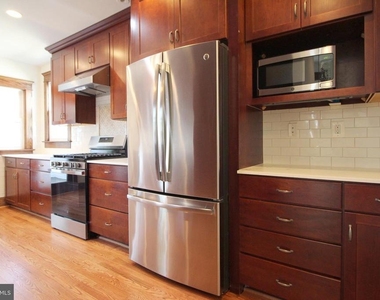 2417 Otis Street Ne - Photo Thumbnail 5