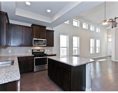 9802 Tanglemede St - Photo Thumbnail 9